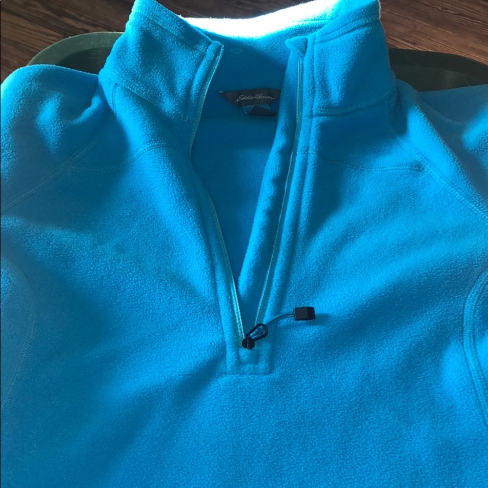 An fleece quarter zip up